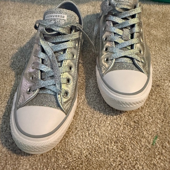 Converse Silver Sneakers Classic Low-Top Design - Picture 1 of 6